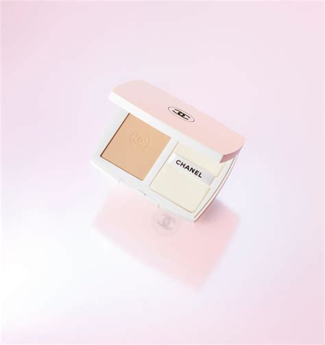 chanel le blanc oil in cream compact b20|LE BLANC BRIGHTENING COMPACT FOUNDATION .